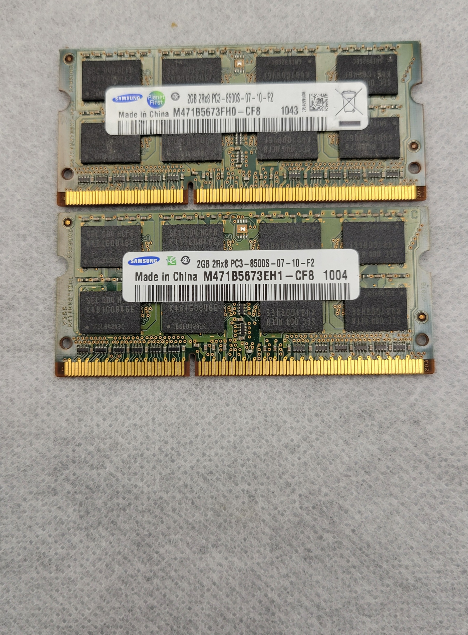 Macbook Pro 2GB 2Rx8 PC3 8500S memory modules Samsung